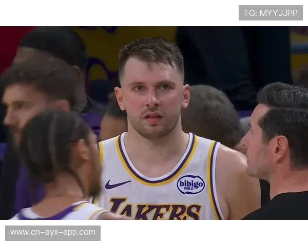 东契奇突破造犯规，罚球线展现决胜能力